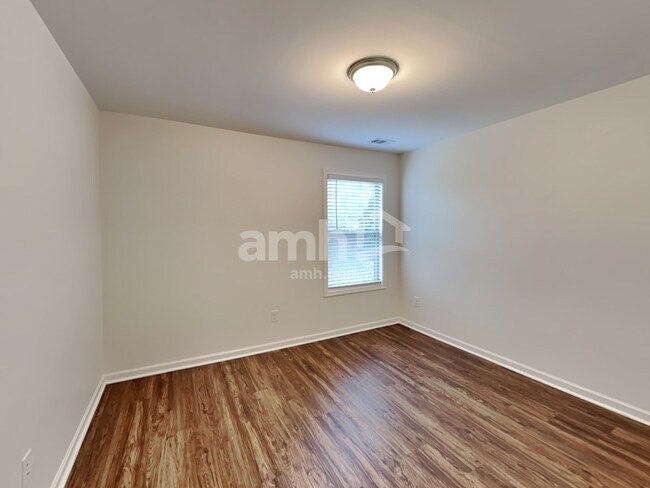 Building Photo - 213 Orchard Trail