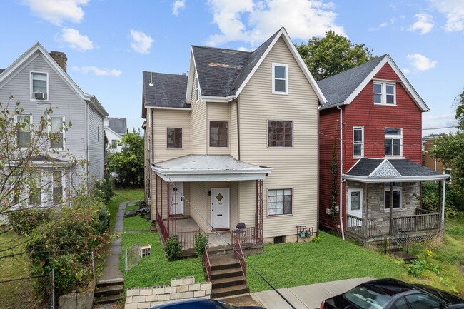 Building Photo - 140 Carver St