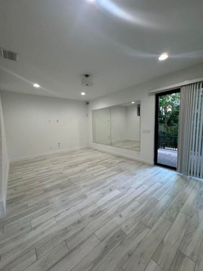 Building Photo - 615 Windward Cir N