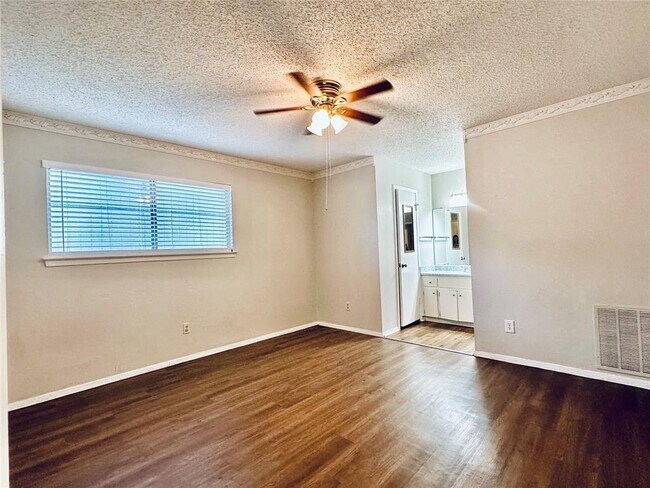 Building Photo - 1504 Sagebrush Dr