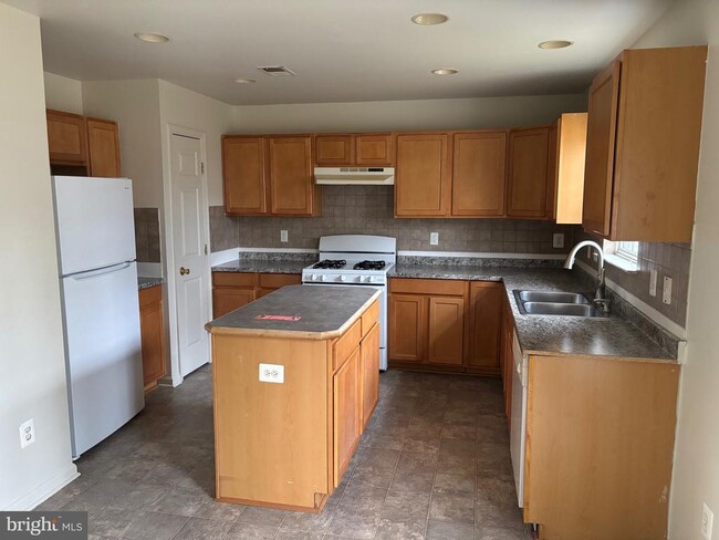 Building Photo - 610 Pendleton Ln