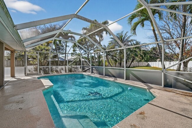 Building Photo - 3221 SE Quay St