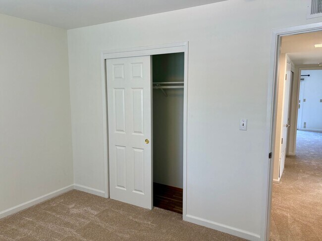 Building Photo - 3057 Carleton Pl