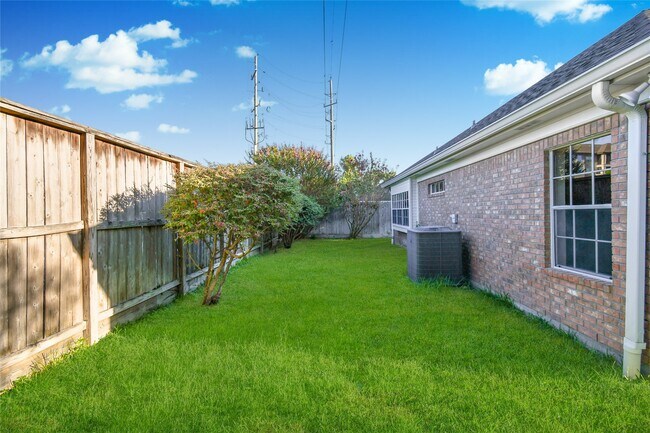 Building Photo - 1506 Forest Home Dr