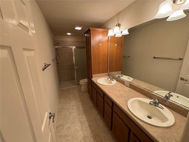 Building Photo - 2238 Southwood Dr