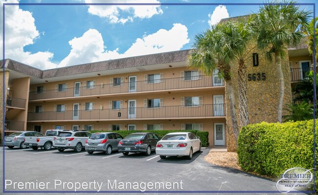 Building Photo - 5635 Rattlesnake Hammock Rd
