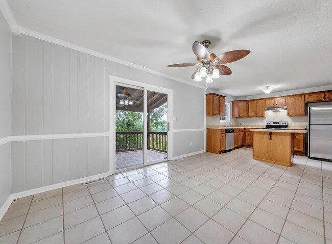 Building Photo - 1702 Elbert Dr