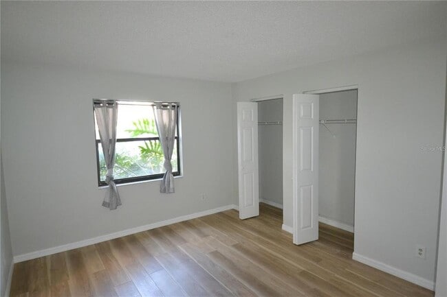 Building Photo - 3399 Mermoor Dr