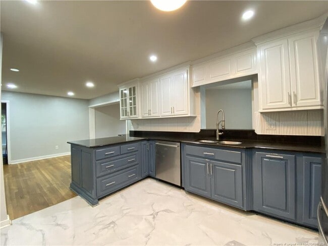 Building Photo - 290 Lemont Dr