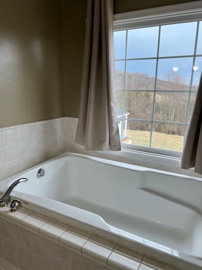 Building Photo - Single Family Home with Breathtaking Views