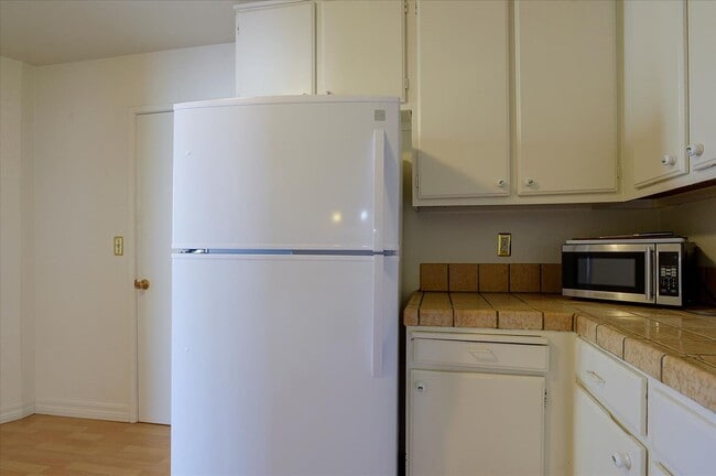 Building Photo - Great Home in Secure Complex