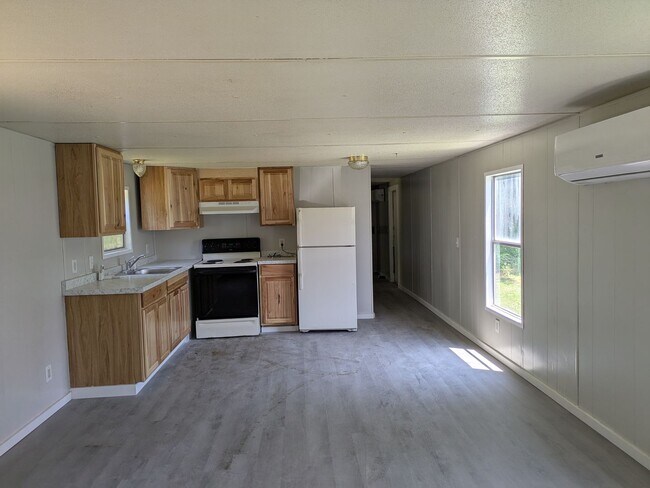 Building Photo - Springs Road Estates Unit#25