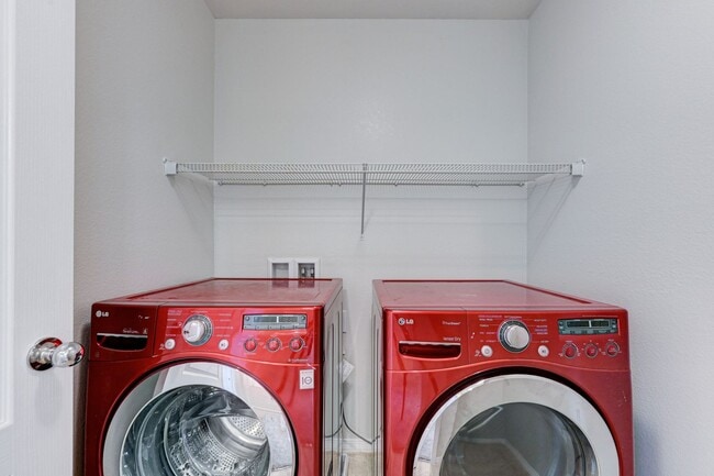 Building Photo - House For Rent! 4 beds, 3 baths Community ...