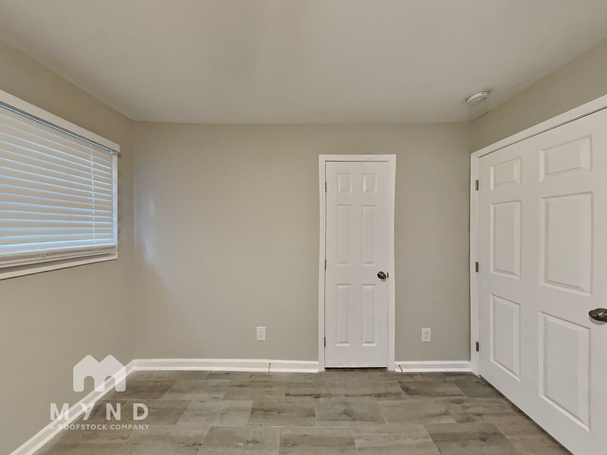 Building Photo - 467 Camelot Pkwy