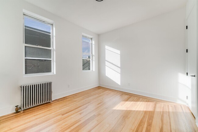 Building Photo - 529 Park Ave
