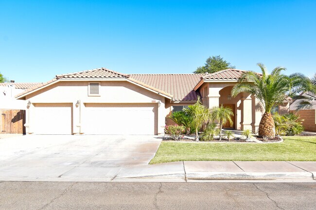 Building Photo - 8406 E Lorenzo Ln