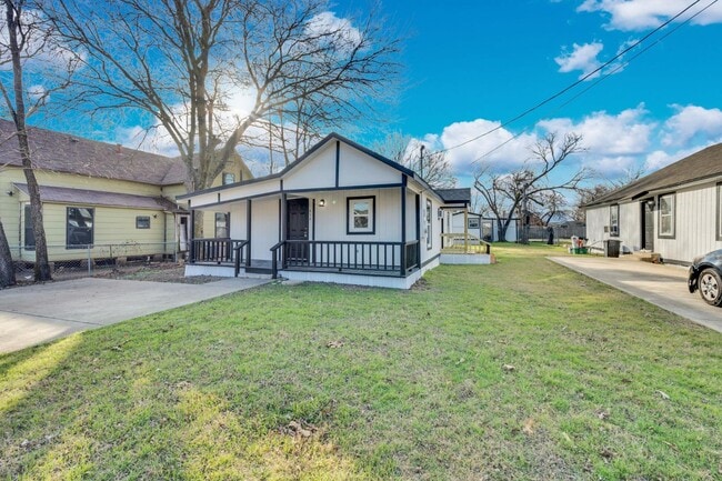 Building Photo - 418 E Avenue F