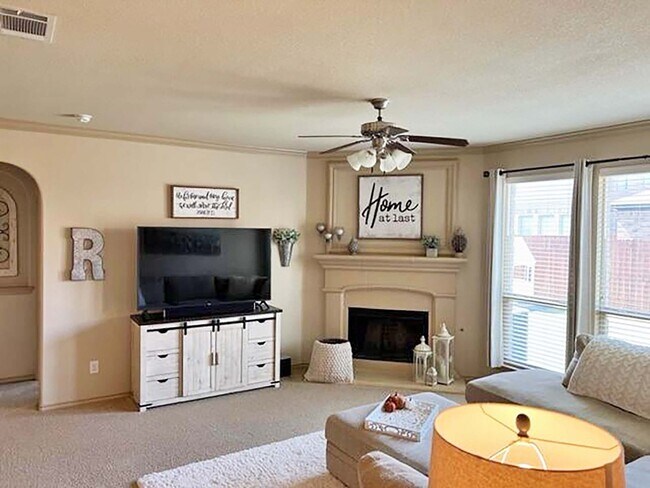 Building Photo - Beautiful 3 Bdrm 2 Bath Home in Fort Worth Texas - Near Haslet