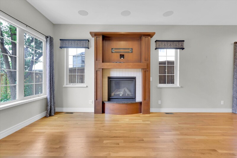 Building Photo - 595 S Corona St