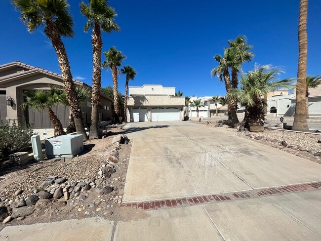 Building Photo - Riverfront 4 Bedroom Vacation Home Includes utiliities