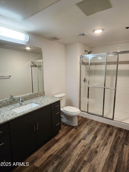 Building Photo - 250 E Ray Rd