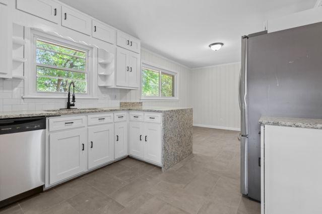 Building Photo - 8 Larose Dr SW