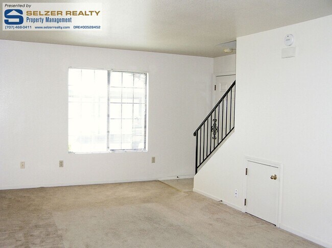 Building Photo - 880 S Orchard Ave