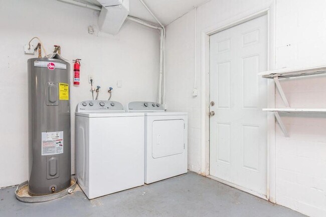 Building Photo - WONDEFUL BEACHSIDE POOL HOME - POOL CARE & LAWN CARE INCLUDED