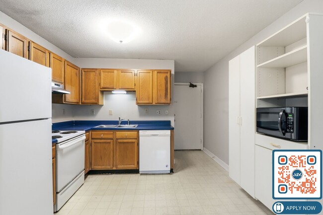 Building Photo - Fully Furnished 2BR Condo in Hilton Head’s North End – $400 Off First Month’s Rent!
