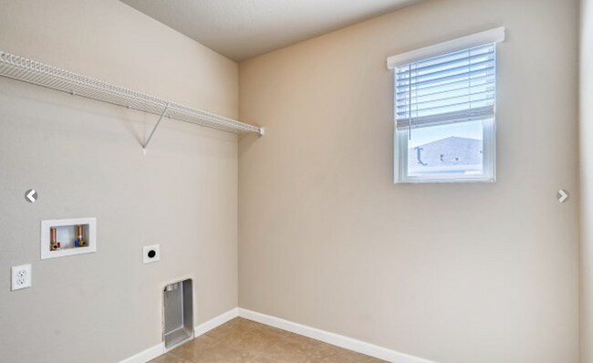 Building Photo - LOVELY 4-BEDROOM TOWNHOUSE IN WALKABLE SW LONGMONT NEIGHBORHOOD