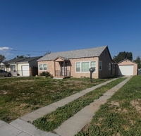 Building Photo - 3 bed 2 bath house with garage