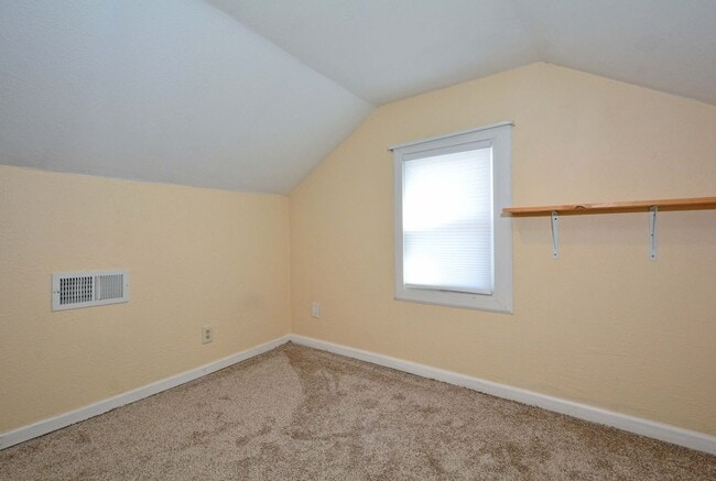 Building Photo - Beautiful 4-Bedroom, 1-Bathroom Home Available Now in NE Minneapolis!