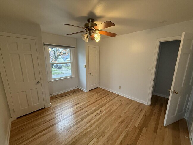 Building Photo - Alger Heights Charmer