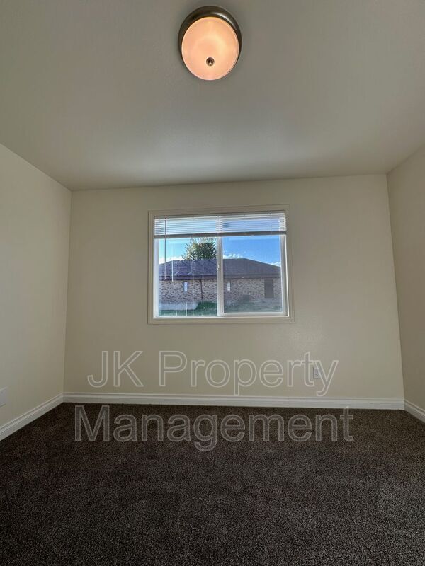 Building Photo - 1210 5th St S
