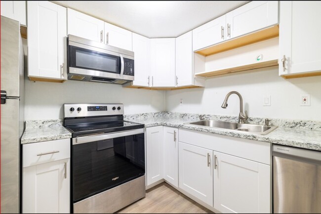 Building Photo - 174 7th St
