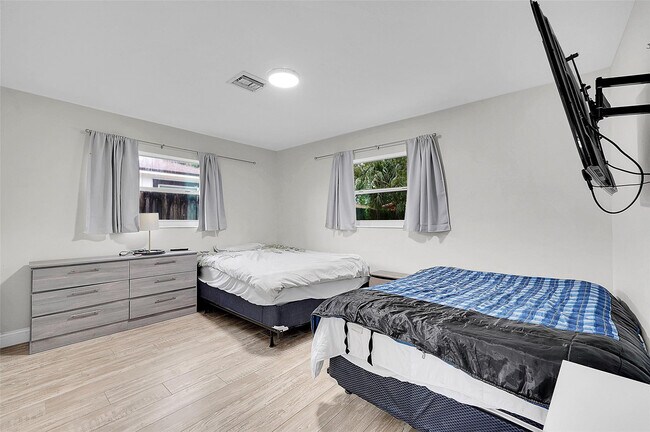 Building Photo - 2784 NW 9th St