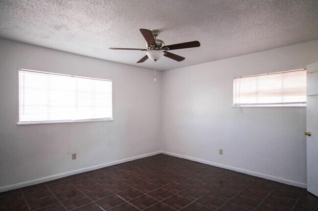 Building Photo - 209 San Saba Rd