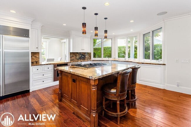 Building Photo - Stunning 3 Bedroom + Bonus Room 3.5 Bath A...