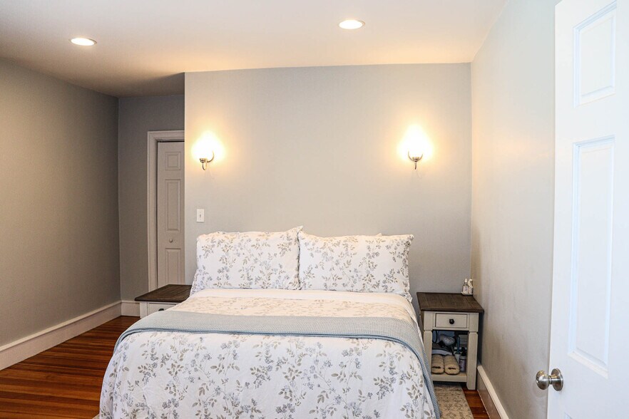 Building Photo - 36 Lancaster St