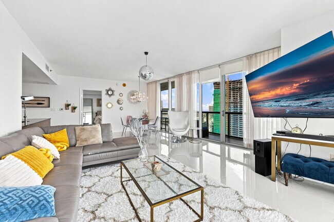 Building Photo - 465 Brickell Ave