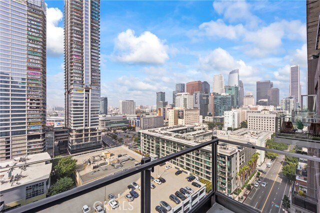 Building Photo - 1100 S Hope St