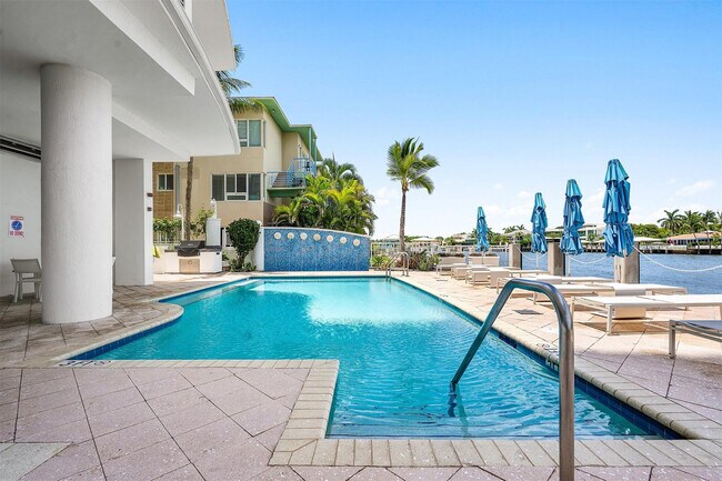 Building Photo - 715 Bayshore Dr