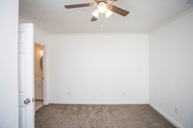 Building Photo - Move-In Ready! Stunning Home with Modern U...