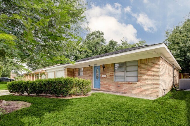 Building Photo - 6751 Richwood Rd