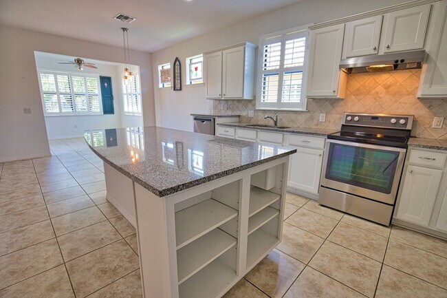 Building Photo - Annual Unfurnished 2 Bedroom 2 Bathroom Ho...