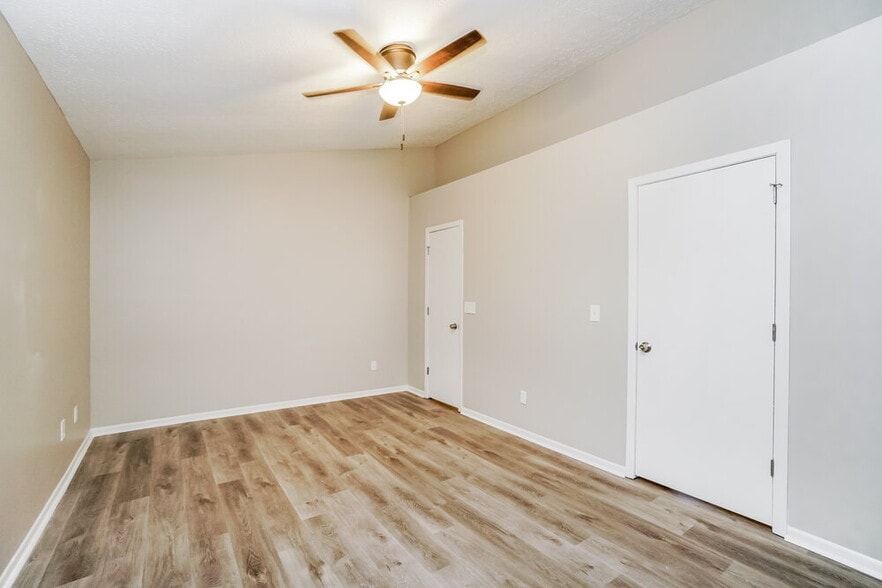 Building Photo - 490 Durham Ln