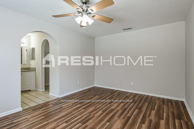 Building Photo - 3848 Beachman Dr