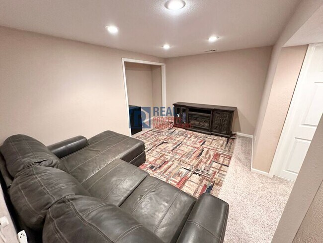 Building Photo - 2032 S Xenia Way