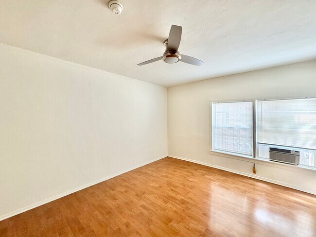 Building Photo - 439 N Van Ness Ave