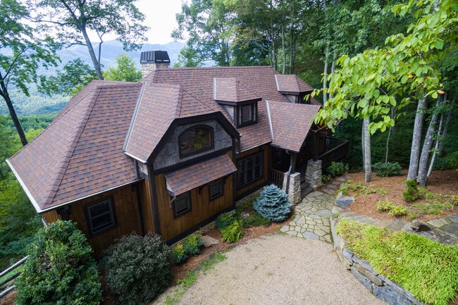 Building Photo - Beautiful Mountain home in Balsam Mountain Preserve Community $3500 a month with year-long lease